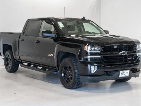 Used 2017 Chevrolet Silverado 1500 LTZ Z71 w/ Midnight Edition AWD/4WD image 6