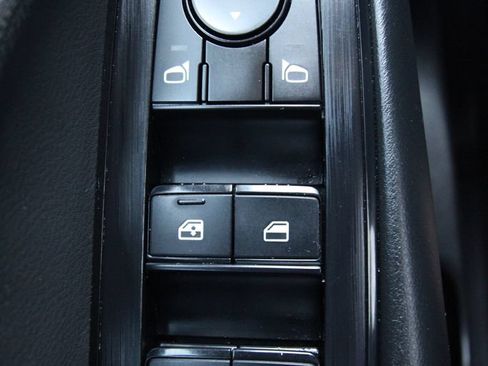 Used 2023 Nissan Rogue S AWD/4WD image 23