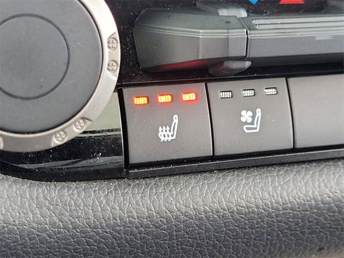 Used 2025 Toyota Tundra Limited image 20