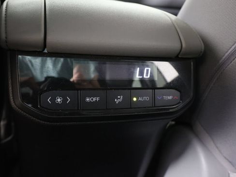 Used 2020 Toyota Highlander LE AWD/4WD image 15