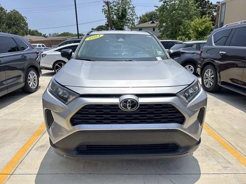 Used 2021 Toyota RAV4 LE AWD/4WD image 2