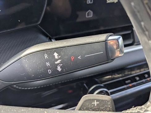 Used 2025 Chevrolet Equinox LT FWD image 12