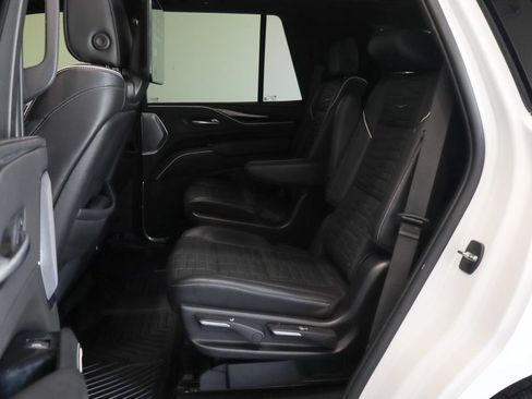 Used 2022 Cadillac Escalade Sport Platinum w/ LPO, ONYX Package AWD/4WD image 43