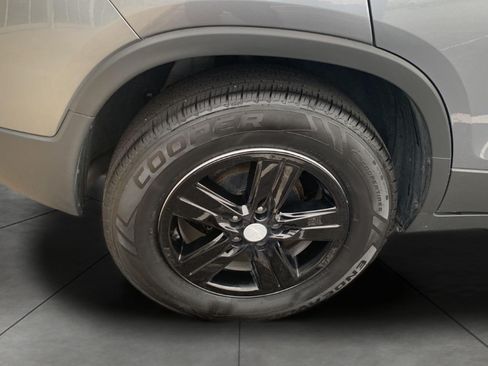 Used 2020 Chevrolet Trax LT w/ LT Convenience Package FWD image 20