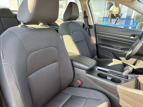 Used 2025 Nissan Altima 2.5 SV image 11