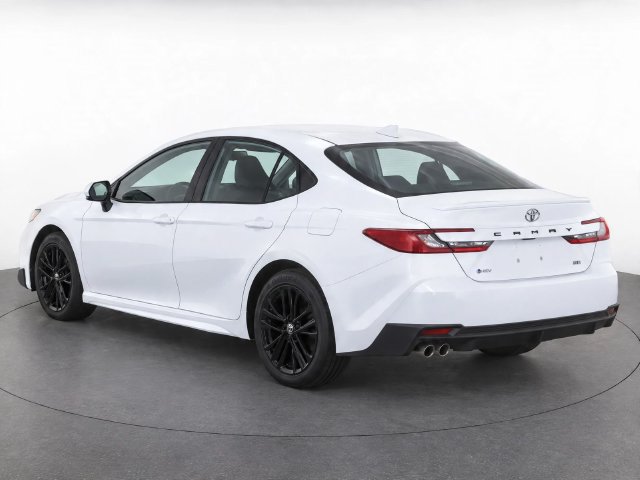 Used 2024 Toyota Camry SE FWD image 3