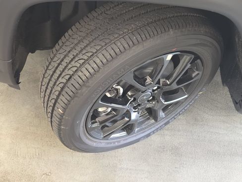 New 2026 Jeep Compass Latitude AWD/4WD image 31