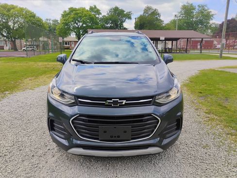 Used 2021 Chevrolet Trax LT w/ Premium Seat Package AWD/4WD image 2