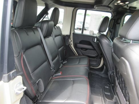 Used 2022 Jeep Wrangler Unlimited Rubicon w/ Steel Bumper Group AWD/4WD image 21