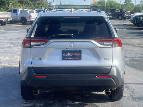 Used 2020 Toyota RAV4 XLE w/ Convenience Package FWD image 7