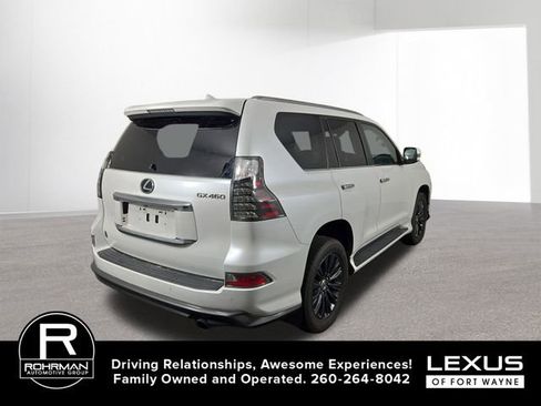 Used 2023 Lexus GX 460 Premium w/ Accessory Package image 7