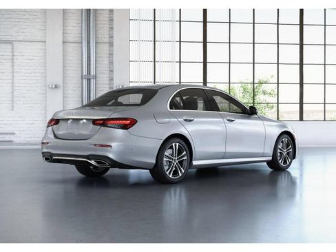 Certified 2022 Mercedes-Benz E 350 4MATIC Sedan image 22