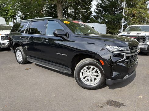 Used 2024 Chevrolet Suburban LT AWD/4WD image 2