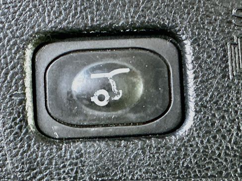 Used 2020 Ford Edge Titanium FWD image 28