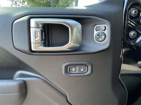 New 2025 Jeep Gladiator Sport image 28