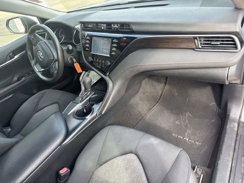 Used 2019 Toyota Camry SE image 12