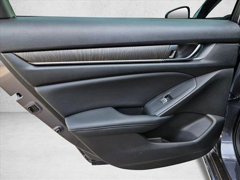 Used 2018 Honda Accord EX-L image 21