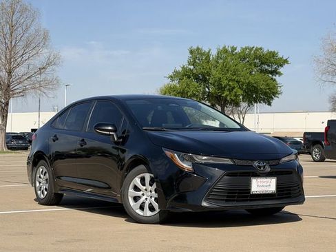 Used 2023 Toyota Corolla LE image 2