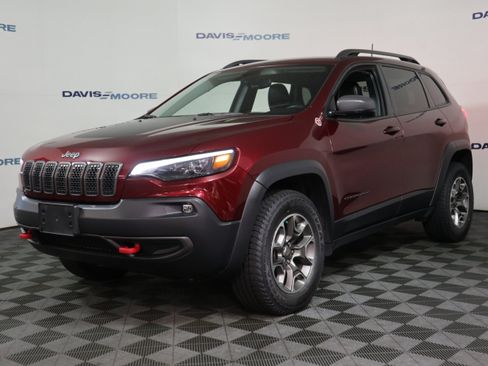 Used 2020 Jeep Cherokee Trailhawk AWD/4WD image 12