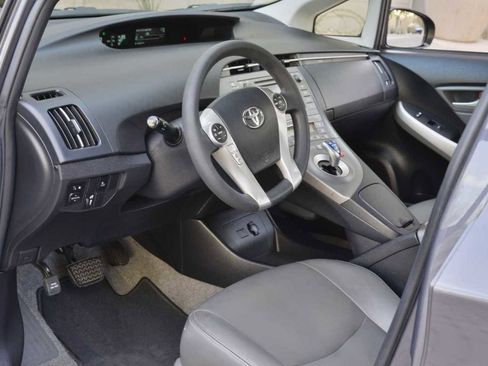 Used 2014 Toyota Prius Three image 11