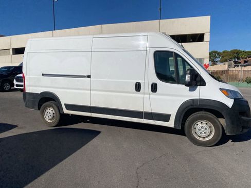 Used 2023 RAM ProMaster 2500 image 4