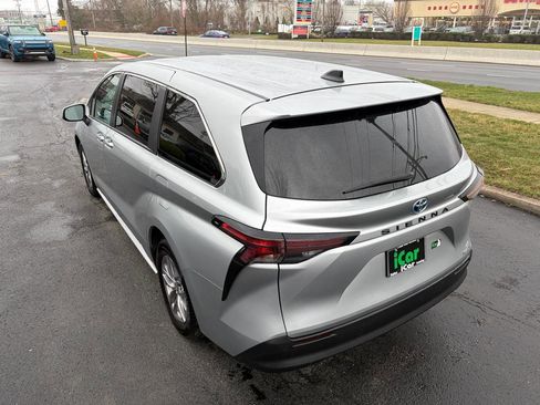 Used 2024 Toyota Sienna LE image 10