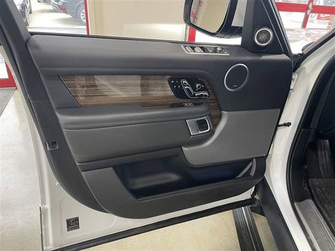 Used 2018 Land Rover Range Rover Supercharged image 12