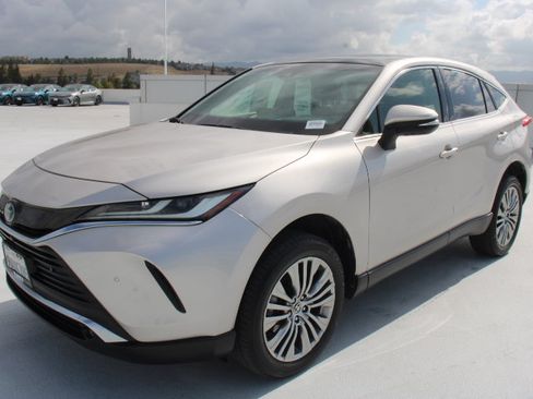 Used 2022 Toyota Venza Limited w/ Advanced Technology Package AWD/4WD image 6
