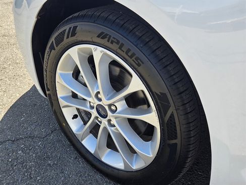 Used 2019 Ford Fusion SE FWD image 5