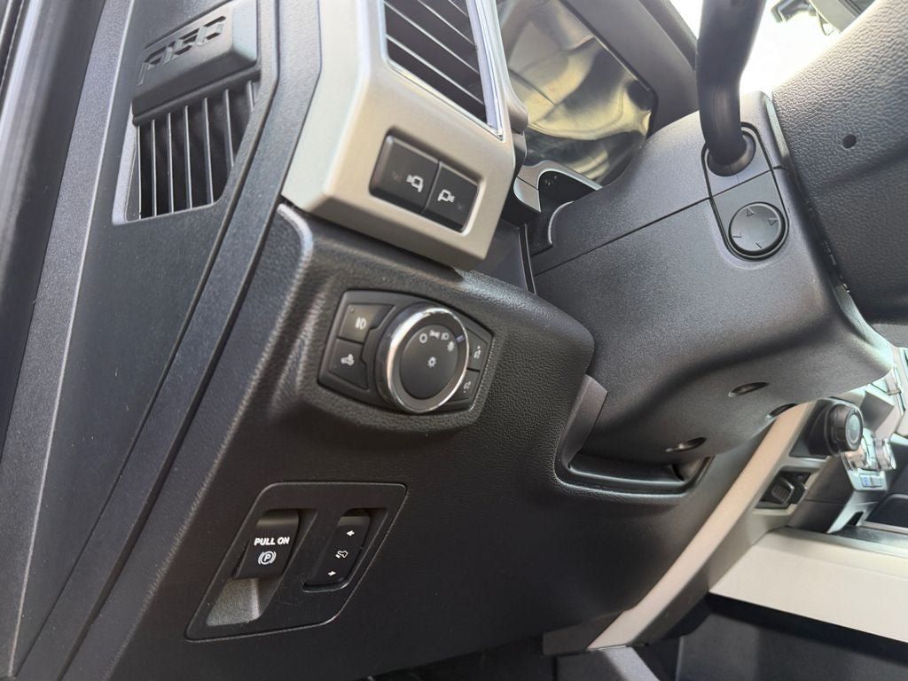 Used 2019 Ford F150 Lariat w/ Equipment Group 502A Luxury AWD/4WD image 19