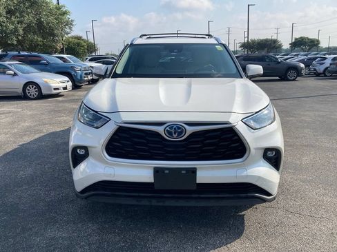 Used 2020 Toyota Highlander XLE AWD/4WD image 2
