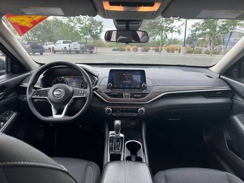 Used 2024 Nissan Altima 2.5 SV FWD image 30