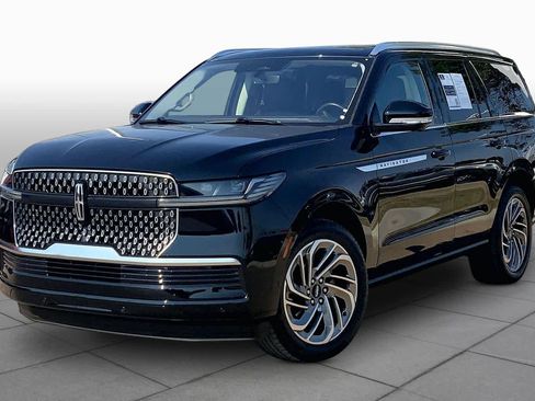 Certified 2025 Lincoln Navigator Reserve AWD/4WD image 2