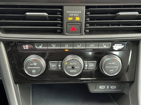 Used 2024 Volkswagen Jetta SE w/ Panoramic Sunroof Package image 21