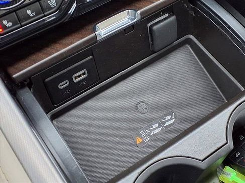 Used 2024 GMC Yukon Denali w/ Denali Reserve Package image 17