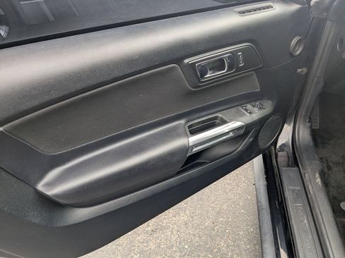 Used 2017 Ford Mustang Coupe RWD image 15