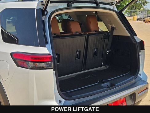 New 2026 Nissan Pathfinder Platinum FWD image 30