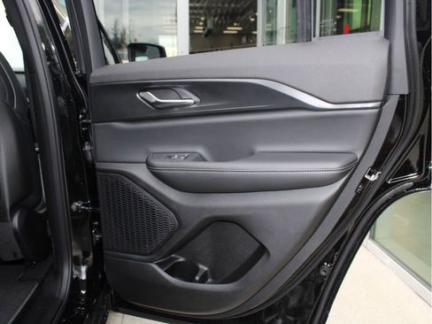 New 2025 Jeep Grand Cherokee Laredo X w/ Luxury Tech Group I image 31