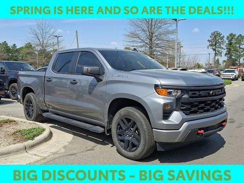 Used 2023 Chevrolet Silverado 1500 Custom image 1