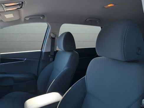 Used 2019 Kia Sorento LX image 9