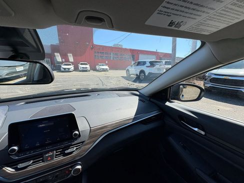 Used 2025 Nissan Altima 2.5 SV image 33