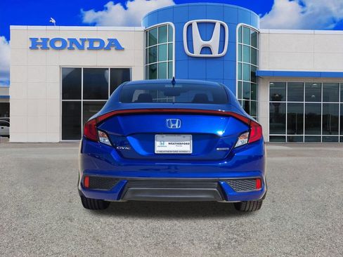 Used 2019 Honda Civic Touring image 4