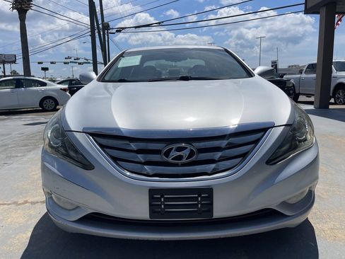 Used 2012 Hyundai Sonata SE w/ Navigation & Sunroof Pkg FWD image 2
