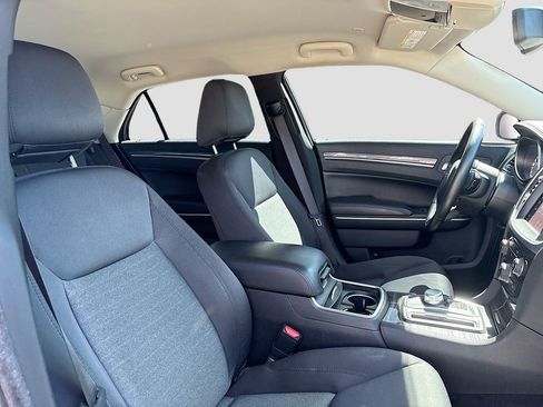 Used 2020 Chrysler 300 Touring w/ Sport Appearance Package image 25