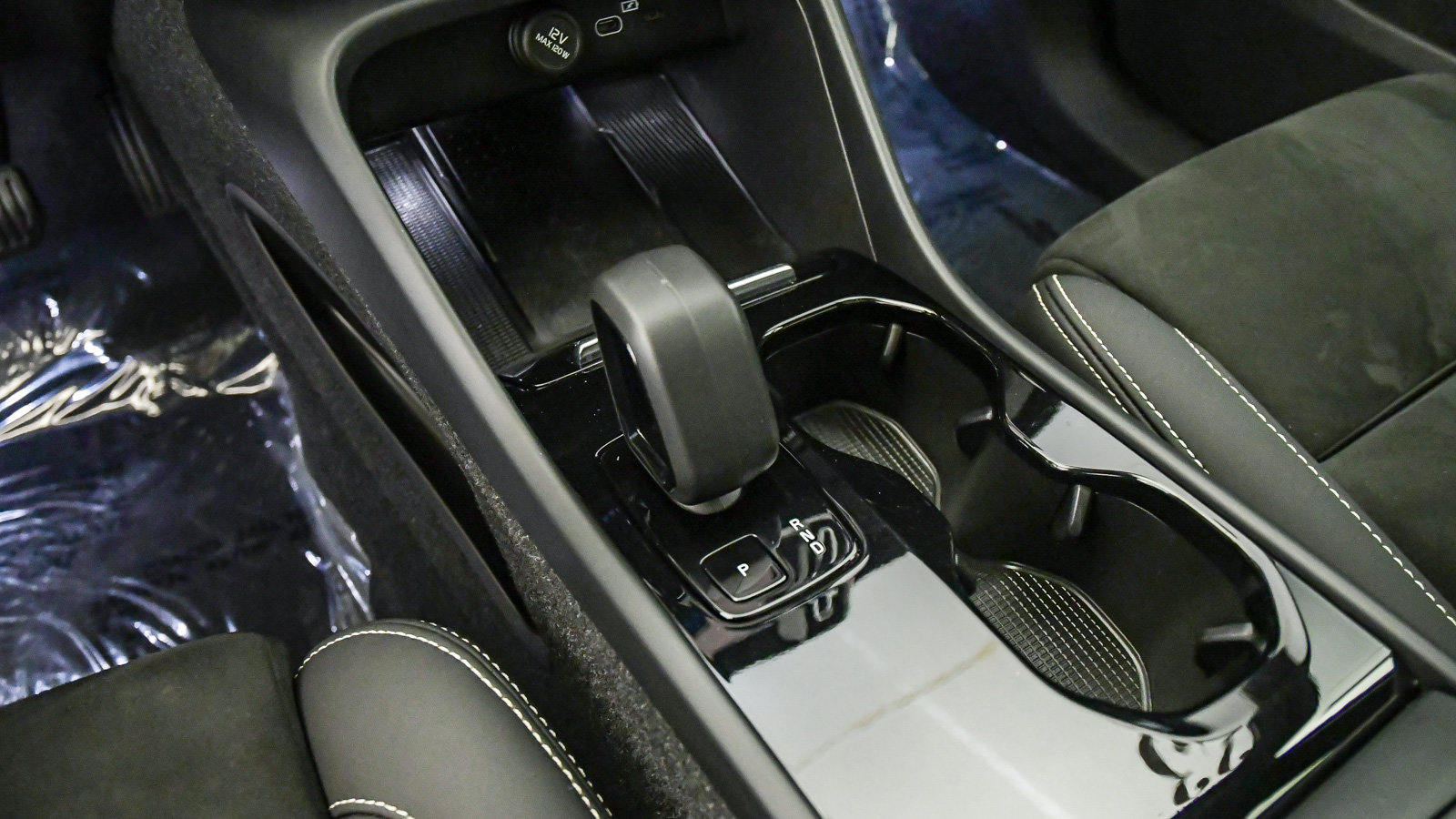 Certified 2023 Volvo C40 P8 Recharge Plus AWD/4WD image 21