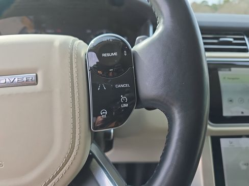 Used 2020 Land Rover Range Rover HSE image 17