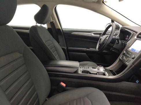 Used 2020 Ford Fusion SE FWD image 21
