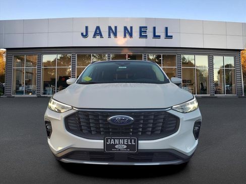 Used 2025 Ford Escape PHEV image 2