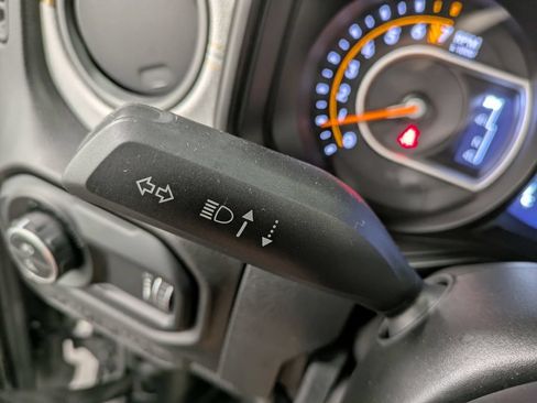 Used 2025 Jeep Gladiator Sport AWD/4WD image 19