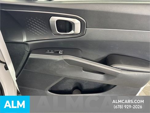 Used 2024 Kia Sorento S image 16